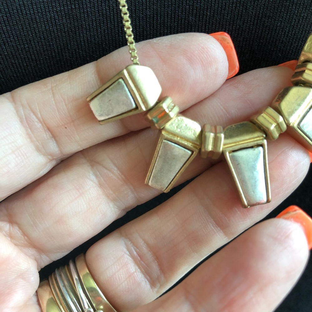 Gold and silver tone necklace. - Picture 3 of 9